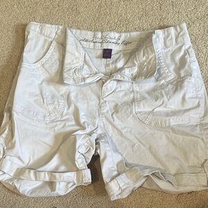 Gloria Vanderbilt White Bermudas
